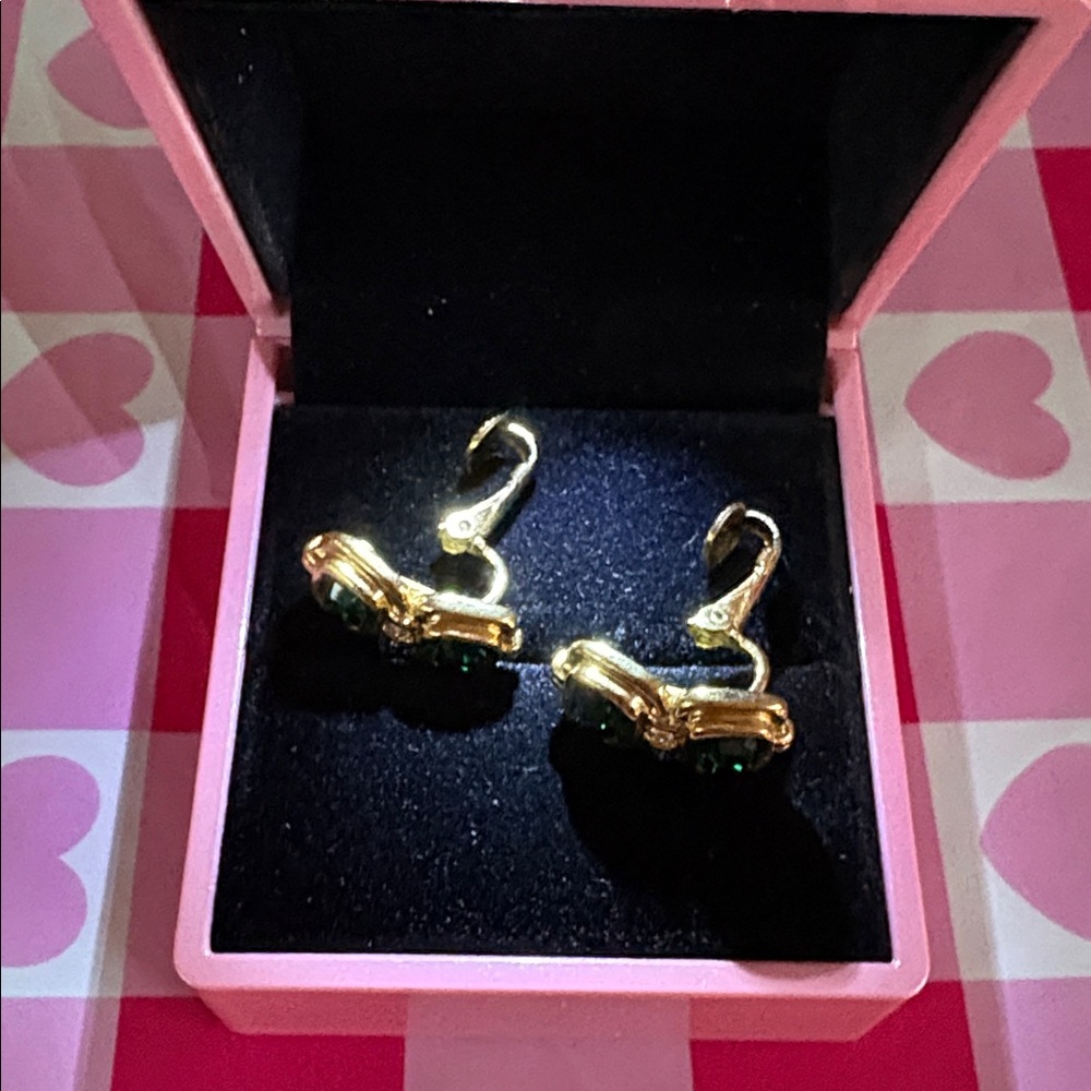 Vintage Clip on earrings Gold and Emerald - Picture 3 of 5